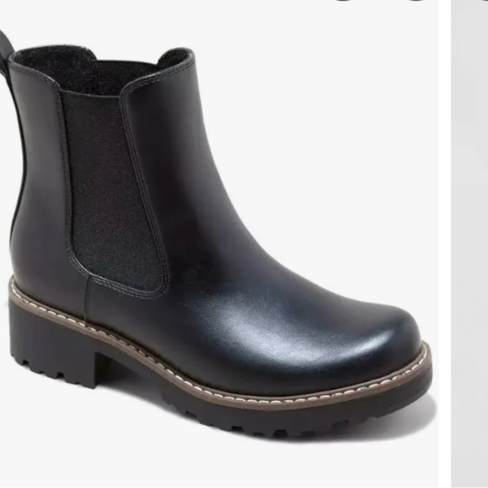 Universal Thread Black Ankle Boots with Elastic Panels
